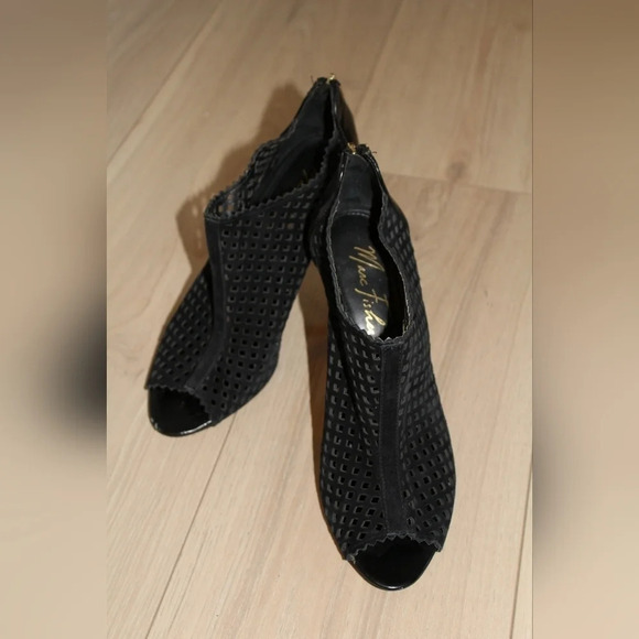 Marc Fisher black peddle peep toe heels - Picture 2 of 4